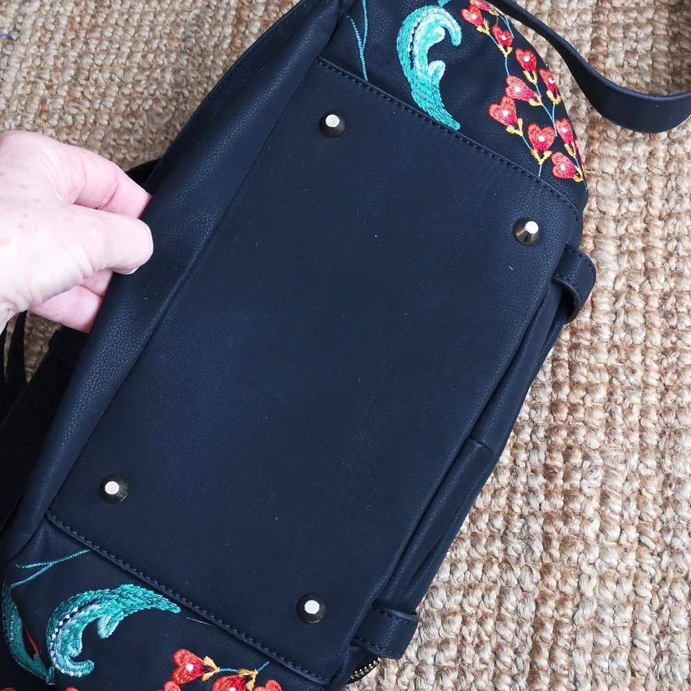 Desigual Large Crossbody (A28) - Picture 9 of 15
